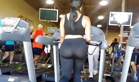 Babe tried sex machine on her anus