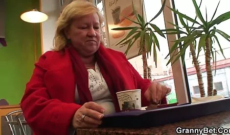 Steep students ' orgia during a party in a dormitory