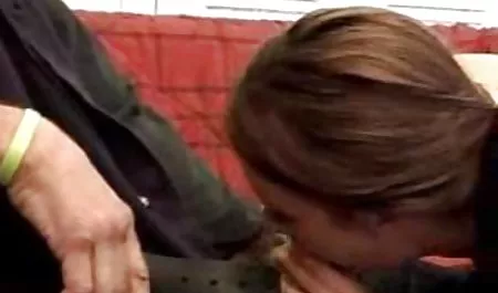 The man led to the wild beach of his girlfriends and hard-won on the sand