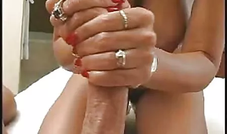 Brunette with big dokami fingering in private