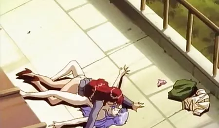 A student in the mantle undressed and showed a slender body