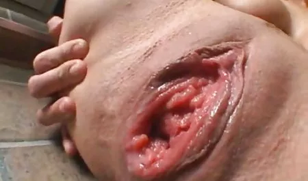 Two Milahi made a penis didžeю the radio