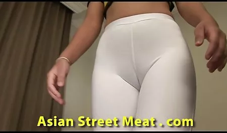 Young Promandovka loves to feel a few huev at once