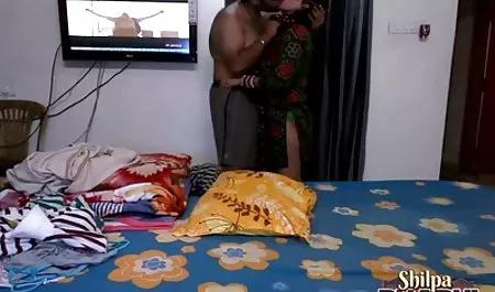 Russian wet-clicking with his boyfriend in the parents ' bedroom