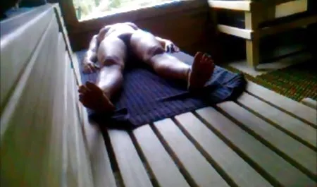 Passionate babe pleased the guy with a minet and spent with him on the couch