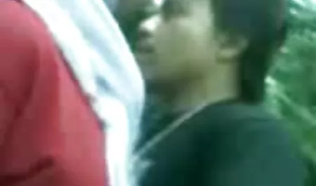 Exciting solo from a lush housewife