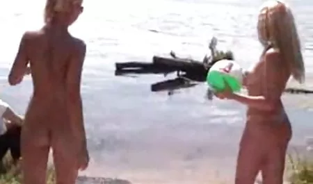 Korean woman fingering and sucks a guy's dick in karaoke