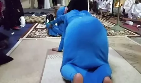 Wife swallowing sperm cheating husband with crowd