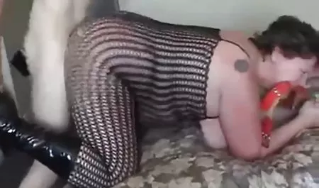 Beautiful American shows her elastic tits