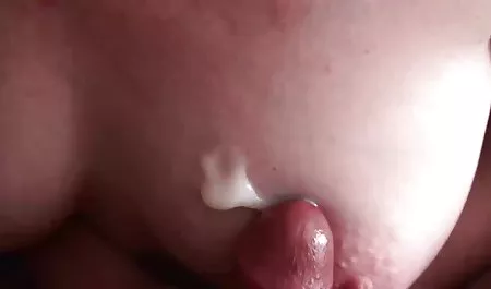 Chic brunette prefers to go to the anus