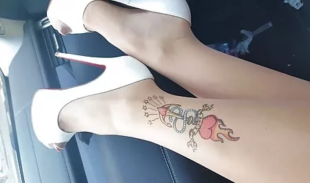 Heifer rigidly changes her husband with a crowd of males