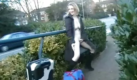 Bella treats dick with sponges and tongue