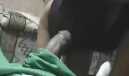 Babe shines a kitty trying on swimsuit