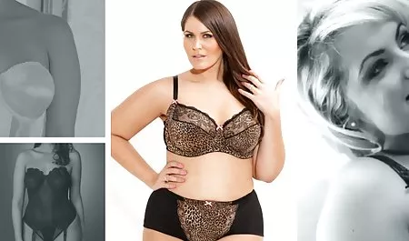 The American pushed aside the strip of panties and began to masturbate