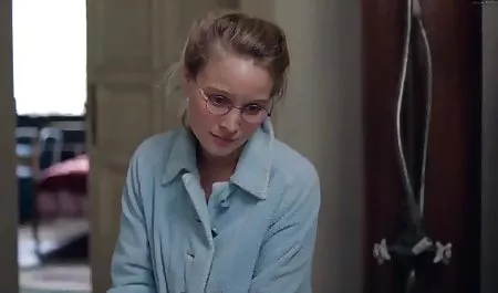 Father severely daughter in the kitchen and strangled her