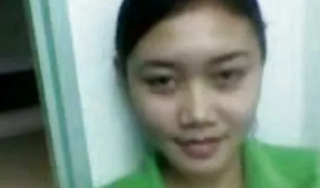 Cute homo gently fingering his eldak on camera