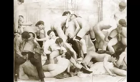 Smoking chicks came to the Kurdish students to get a bit of a go