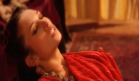 Brazilian woman with shaved kitty was fascinated by masturbation