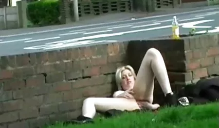 Booty female masturbates in chat room