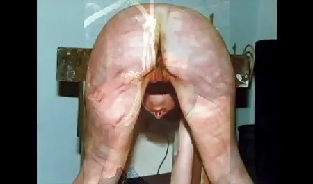 Sexy babe lying on the bed and amused with shaved kitty