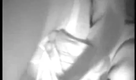 The Fat Man is entertained at once with two Shmaami